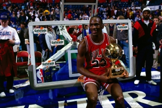 Ch.Mullinas prisiminė, kaip M.Jordanas prieš sugrįžimą 1995-aisiais vienas apžaidė "Warriors" lyderius