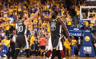 Rekordinė stebuklus išdarinėjusio Curry tritaškių serija paskandino "Cavaliers"