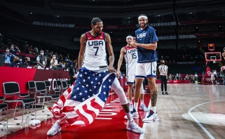 Prancūzų šturmą atlaikę JAV krepšininkai - ketvirtąkart iš eilės olimpiniai čempionai