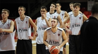 Jaunieji "Lietuvos ryto" žaidėjau sutriuškino VEF krepšininkus ir finale susitiks su žalgiriečiais
