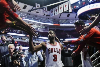 NBA: D.Wade'o debiutas Čikagoje, agresyvios aistros Portlande ir kita (rezultatai)