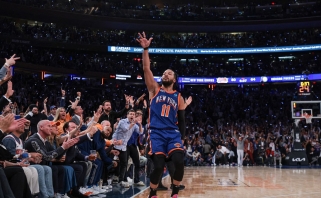 Be namų negerai: "Knicks" kirto atsakomąjį smūgį; čempionai stumia į šoną "vilkus"