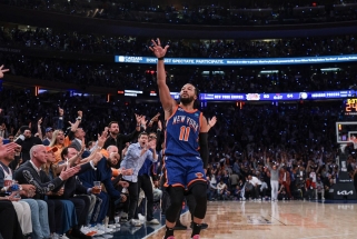 Be namų negerai: "Knicks" kirto atsakomąjį smūgį; čempionai stumia į šoną "vilkus"