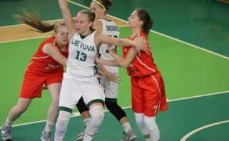 Europos čempionatui besiruošiančios lietuvės antrą kartą įveikė Baltarusijos rinktinę