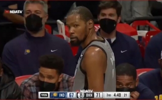 Tiek NBA kainuoja kamuolio švystelėjimas į tribūnas – Durantas nubaustas solidžia bauda
