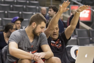 NBA lietuviams padėjęs treneris traukiasi neatlaikęs nelaimių virtinės