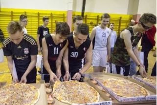 Lietuvos krepšiniui į paramą ateina ir "Charlie pizza“
