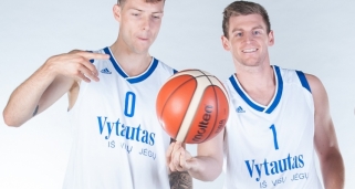 Pergalės skonio dar nepajutęs "Vytautas" atsisveikino su dviem užsieniečiais