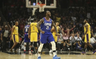 Pirmoji NBA sezono bauda - kamuolį į tribūnas švystelėjusiam "Clippers" įžaidėjui