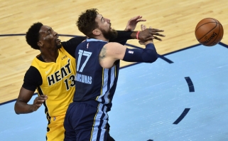 Kietoje ir fiziškoje kovoje Valančiūnas su "Grizzlies" palaužė NBA finalininkus