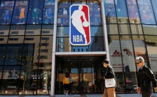 Kinijos ir NBA konfliktas aštrėja: atšauktos visų komandų ikisezoninių rungtynių transliacijos
