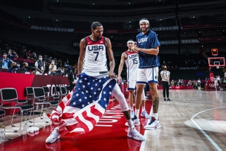 Prancūzų šturmą atlaikę JAV krepšininkai - ketvirtąkart iš eilės olimpiniai čempionai