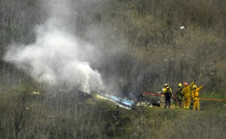 Sraigtasparnio, kuriame žuvo K.Bryantas, piloto atstovas dėl tragedijos kaltina keleivius