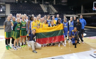 Su gimtadieniu Lietuvą drauge pasveikino Švedijos ir Lietuvos moterų rinktinės
