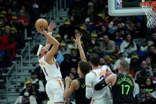 Valančiūnas ir "Pelicans" nokautuoti namioe – "Suns" lyderis suvertė 52 taškus (rezultatai)