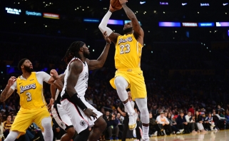 S.Baylessas: "Lakers" gynyba nukentėjo tarpsezonyje, problema - Harrellas
