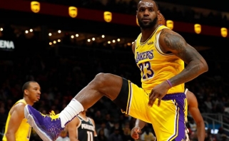 "Lakers" dramatiškai išsigelbėjo Atlantoje, "Pelicans" nesėkmių ruožas – juodžiausias istorijoje