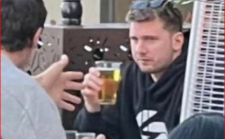 Internete pasirodė Dončičiaus nuotrauka su alaus bokalu rankoje, klubas aiškina, kad tai senas kadras