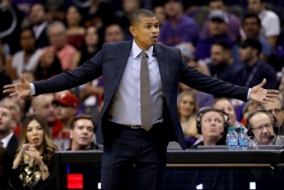 Tragiškai sezoną pradėjęs "Suns" klubas atleido vyr. trenerį