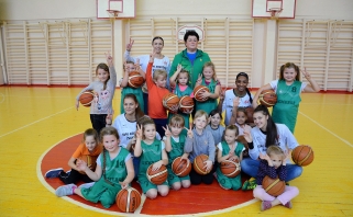 Projekto "Tapk krepšinio žvaigžde" treniruotėje Ukmergėje - kaip niekada gausus būrys mažųjų krepšininkių