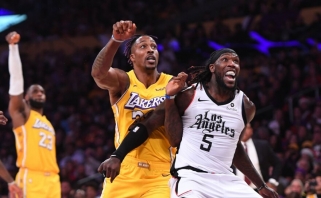 Sujudimas Los Andžele: "Lakers" prisiviliojo geriausią NBA atsarginį, Howardas išleistas į "76ers"