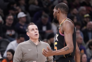 Sezonu nusivylę "Suns" atleido trenerį, jį pakeisti žada NBA čempionu